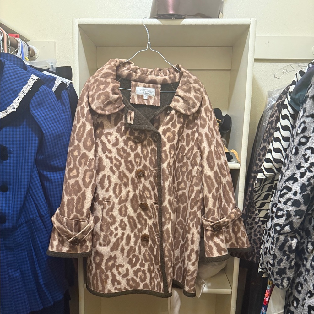 Chic Leopard Print Cape for Women